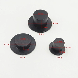Trois tailles de mini chapeaux en plastique noir pour gâteaux avec dimensions et poids