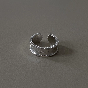 Detailed close-up of 925 sterling silver ring featuring a Smile engraved design