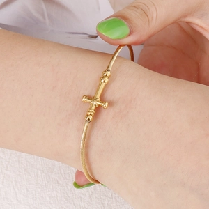 Elegant gold twisted rope bangle for women with shell pearl cross decoration