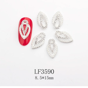 Ciondoli unghie a goccia traforati argento con perle bianche e strass 8.5x15mm