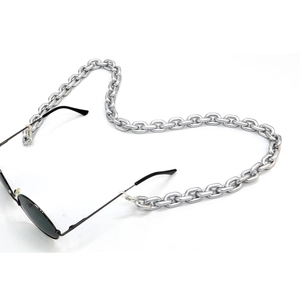 Detail of silver acrylic thick link chain for eyewear with anti-slip rubber loop
