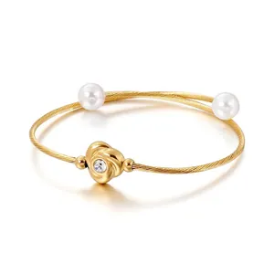 Bracelet Jonc Élégant En Acier Inoxydable Et Künstliche Perles Pour Femmes Câble Torsadé Manchette Ouverte Avec Détail Fleur De Rose En Zircon