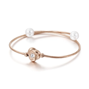 Bracelet élégant en fil d'acier rose doré avec perles blanches et pendentif fleur