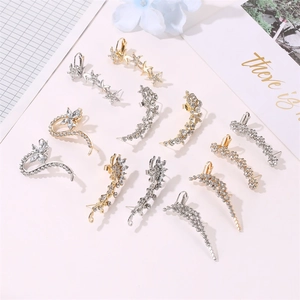 Elegante Strass-Ohrklemmen-Set mit Schmetterling und Blumen in Gold und Silber