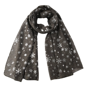 Vue détaillée d'une écharpe gris foncé avec motifs de flocons argentés et texture douce