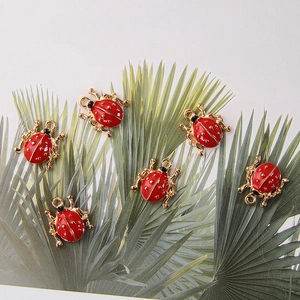 Red enamel beetle alloy charms on green leaves for DIY jewelry and hair accessories