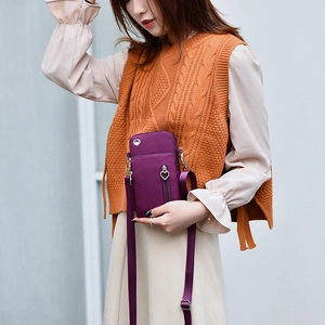Sac bandoulière violet en nylon pour femme avec fermetures multiples et tirettes en cœur