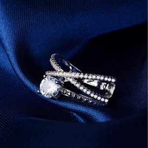 Sparkling silver twisted double-layer ring with large zircon stone and micro-pave diamonds