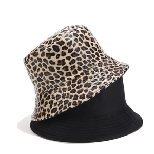 Reversible leopard print and black bucket hat for women, casual autumn winter style