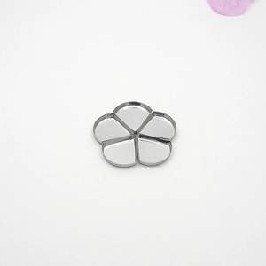 Plateau en métal argenté poli en forme de fleur pour cosmétiques DIY et bijoux