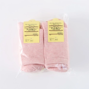 Detail of candy-colored cotton socks in pink two-pack with yellow product tags