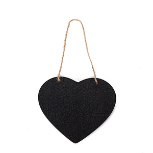Mini lavagna in legno a forma di cuore con corda di iuta per decorazione casa