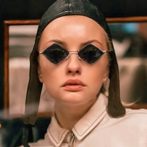 Lunettes de soleil rétro en losange avec monture fine en métal et style aviateur vintage