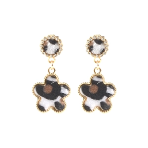 Close-up of flower earrings with leopard print plush texture and golden alloy frame