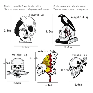 Tableau détaillé des tailles pour diverses broches tête de mort en émail et alliage