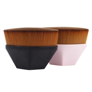 Set of 2 hexagonal foundation brushes with soft brown bristles in black and pink
