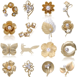 Matte Alloy Brooch Pin With Imitation Artificial Pearl And Rhinestone Floral Leaf Butterfly Design For Women Elegant Accessory