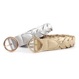 Ceinture tressée pour femmes avec une élégante boucle ronde en métal dorée et argentée