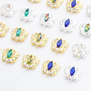 Bijoux à ongles 3D en forme de cygne avec pierres colorées et perles sur base or et argent