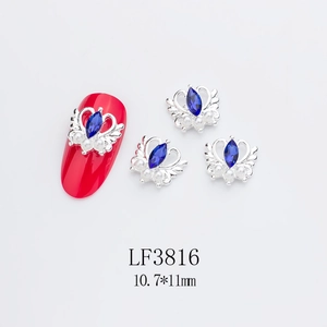 Détail de breloque ongle couronne de cygne avec pierre bleue et perles blanches, 10,7x11mm