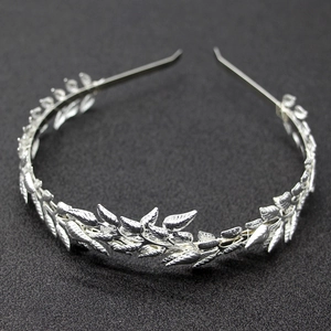 Elegant silver leaf headband for brides made of metal with a polished natural design