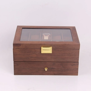 Détail de la boîte à montres double couche en bois de noyer avec couvercle en verre