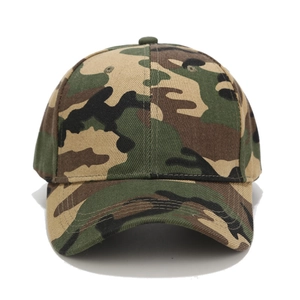Classic jungle camouflage baseball cap with six-panel structure and curved brim for outdoor