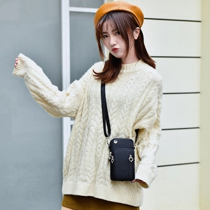 Mini sac bandoulière noir pour femme avec fermeture cœur et sangle réglable pratique