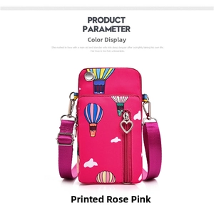 Détail du sac de téléphone rose avec imprimé montgolfière et fermeture éclair cœur