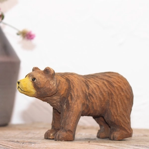 Sculpture d'ours en bois sculpté à la main avec texture naturelle pour décoration