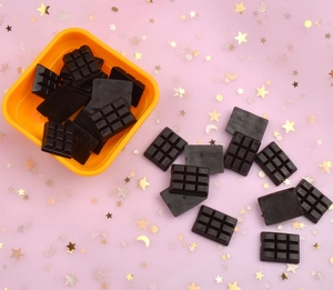 Miniature resin chocolate pieces with grid texture for DIY phone case crafts and decor