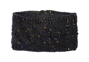 Detail des schwarzen Strickstirnbandes mit bunten Tweed-Flecken und Zopfmuster
