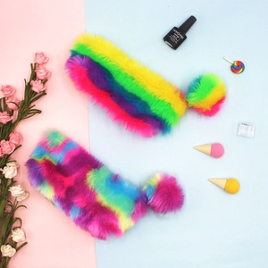 Astuccio in Peluche Arcobaleno a Grande Capacità Simpatica Borsa di Cancelleria in Pelliccia Sintetica Con Pom Pom Decor Laser Olografica Trucco