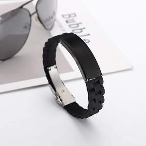 Bracelet de sport pour hommes en silicone noir avec plaque en acier et boucle déployante