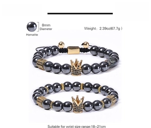 Détail de bracelets en hématite 8mm avec breloques couronne dorées et zircons noirs incrustés