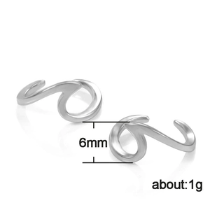 Minimalistische silberne Wellenohrringe 6 mm Größe und 1 g Gewicht mit glattem Metall