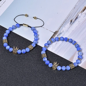 8mm Naturstein Armband mit blauen Kaisersteinen und mikroverzierten Kronen-Anhängern