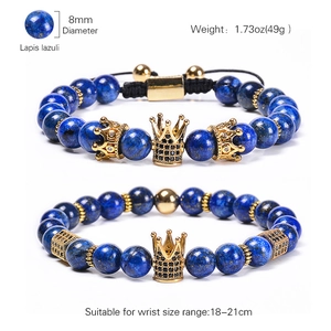Set di due bracciali in lapislazzuli blu da 8mm con corona e perle esagonali con zirconi