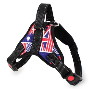 Resistente pettorina per cani stile gilet con strisce riflettenti e motivo bandiera per cani grandi.