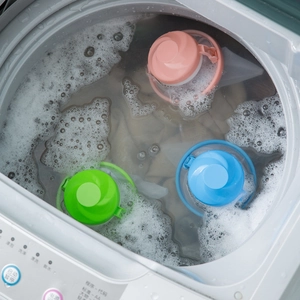 Universal floating mesh laundry lint filters in pink blue green for washing machines