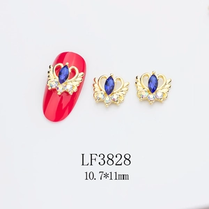 Bijou d'ongle cygne et couronne avec gemme bleue et placage d'or sur rouge