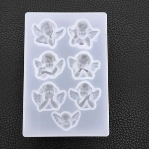 Détail du moule en silicone translucide avec 7 motifs d'anges pour loisirs créatifs DIY
