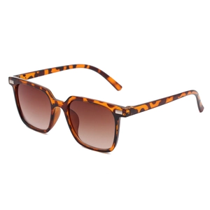 Retro tortoise shell square sunglasses with brown gradient lenses and metal rivet accents