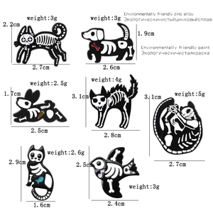 Detailed dimensions and weight specifications for animal skeleton enamel brooch set