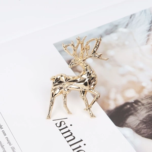 Elegant 3D golden reindeer brooch with geometric deer design for suits and dresses