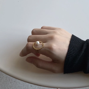 Minimalist 925 sterling silver gold-plated ring with round pearl shown on finger