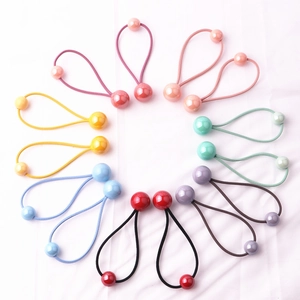 Elastici per capelli colorati con perline rotonde per bambine disposti in cerchio