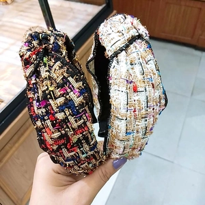 Set di cerchietti in tweed bianco e nero con nodo elegante e fili metallici