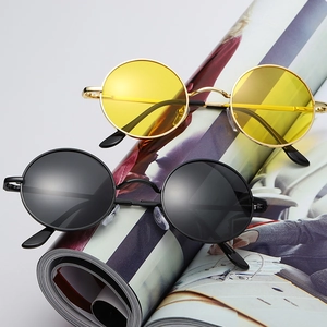 Vintage round polarized sunglasses with gold yellow and classic black metal frames