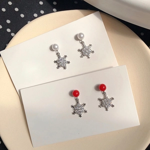 Elegant S925 silver needle snowflake earrings with long tassels and faux pearls in two colors